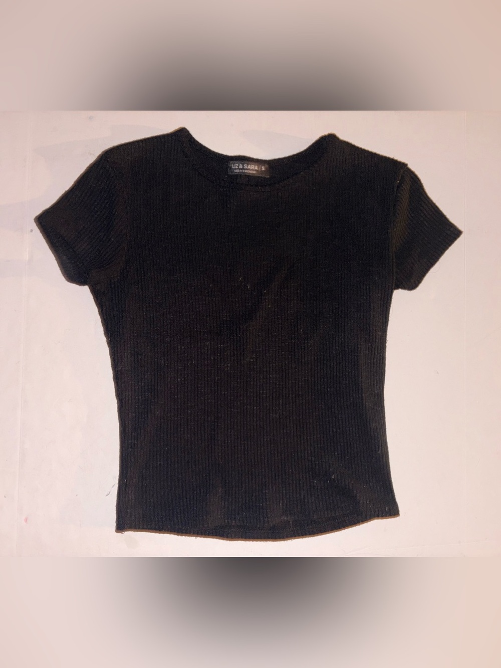 Liz & Sara size small black shirt